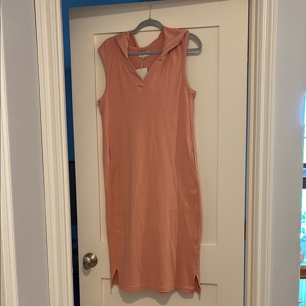 Chic Sleeveless Midi Dress in Soft Pink